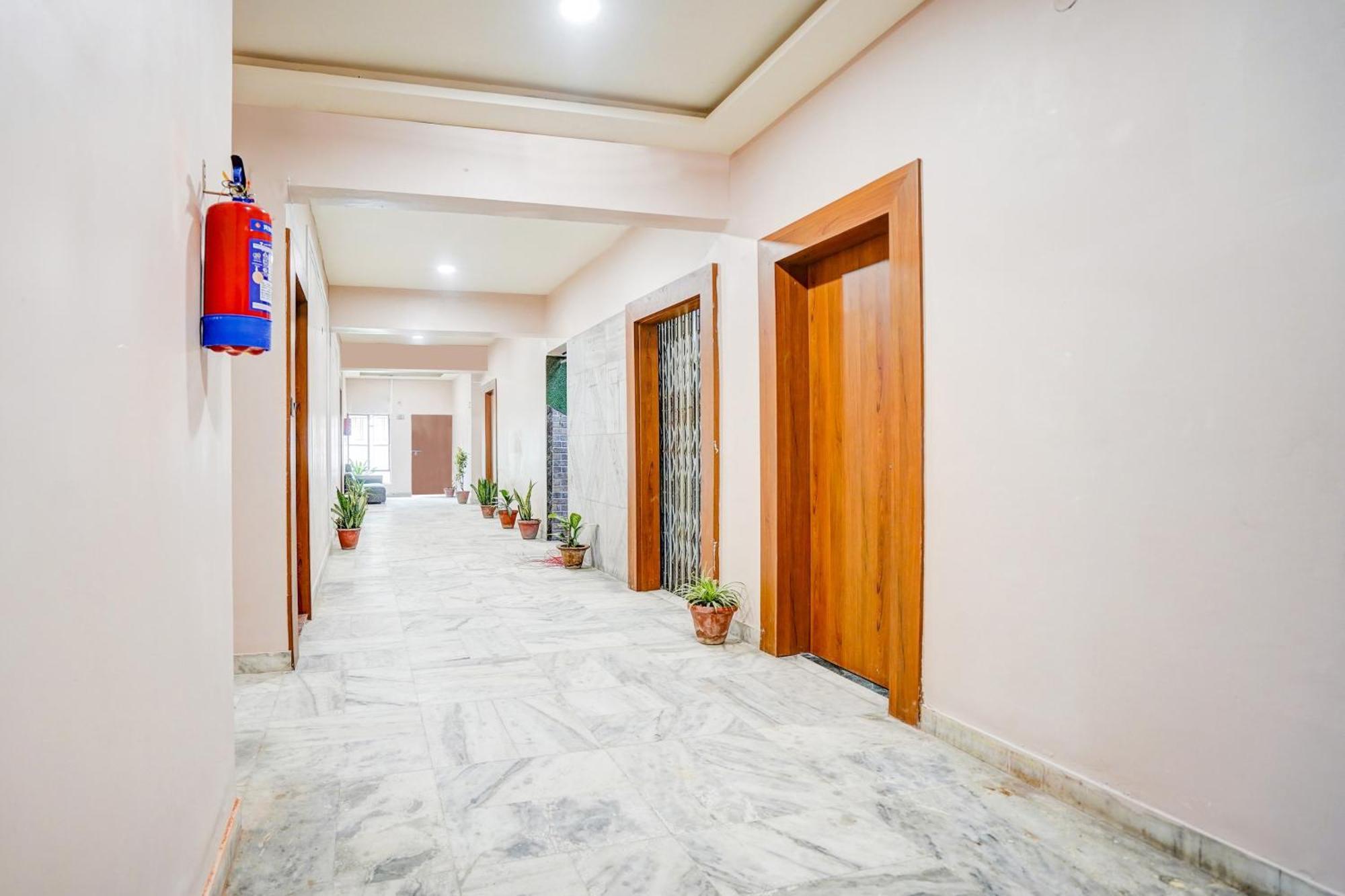 Super Collection O Ratan Lal Nagar Hotell Kānpur Eksteriør bilde
