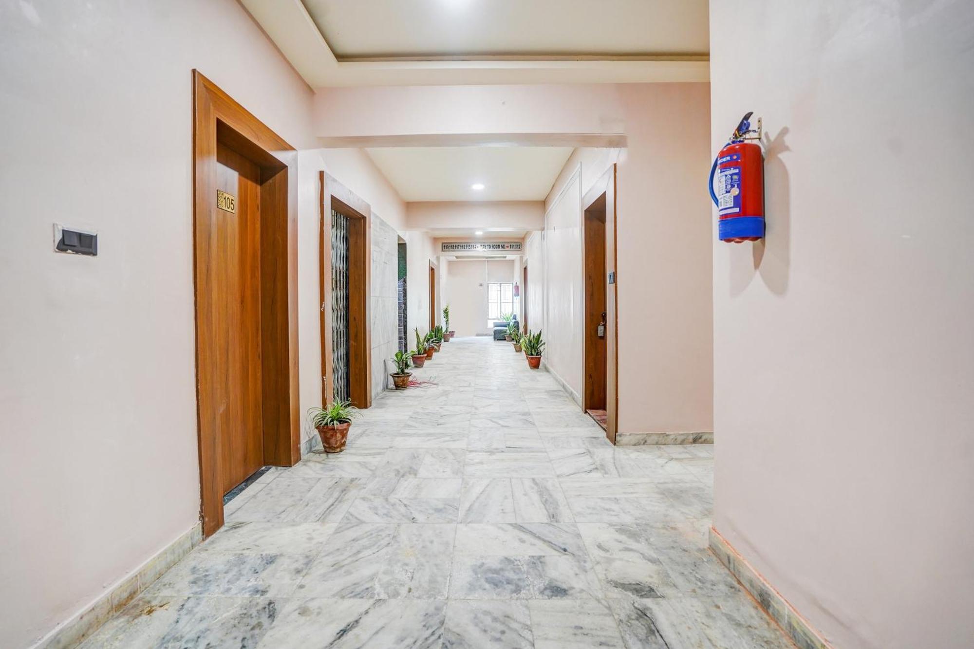 Super Collection O Ratan Lal Nagar Hotell Kānpur Eksteriør bilde