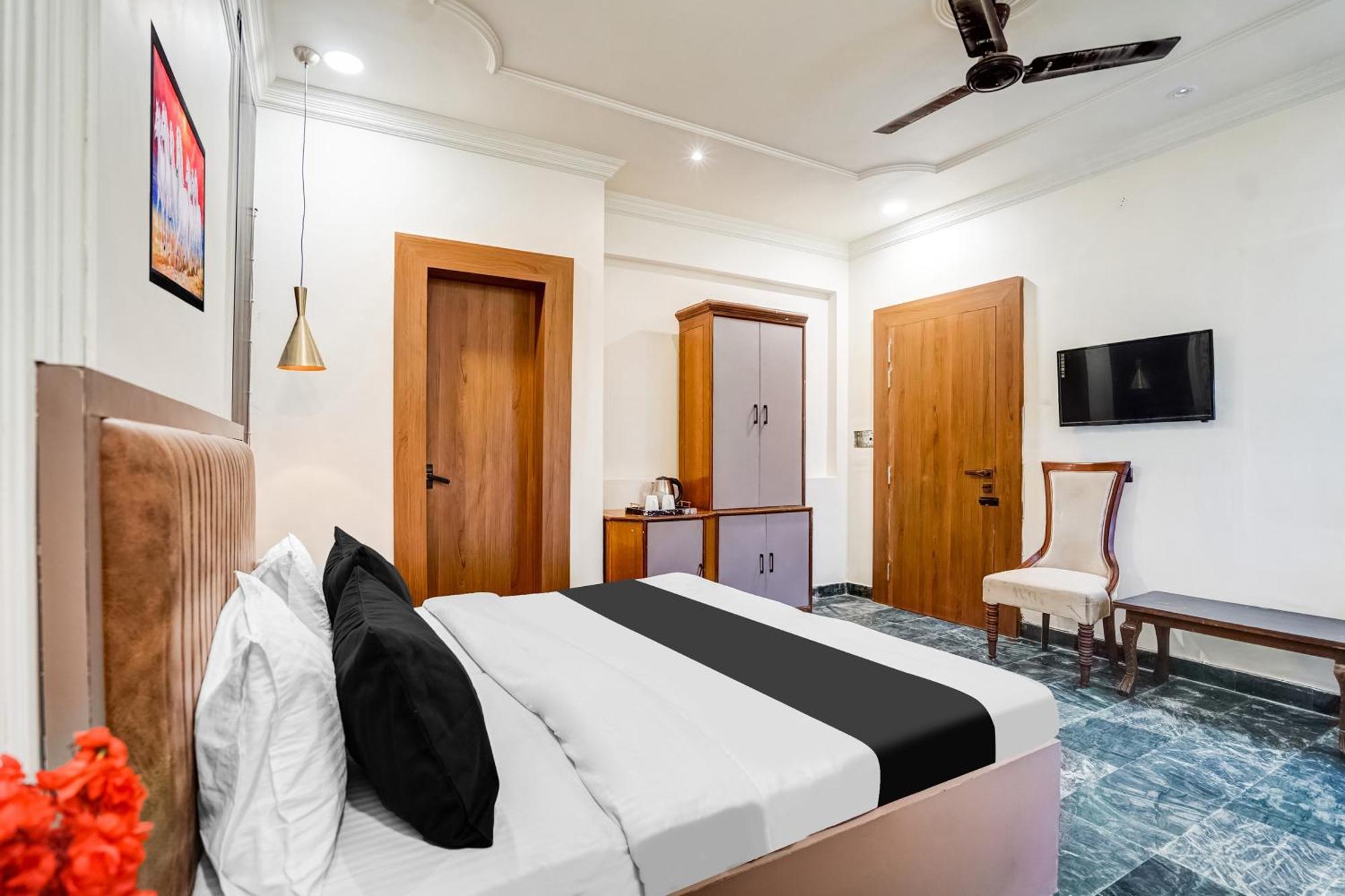 Super Collection O Ratan Lal Nagar Hotell Kānpur Eksteriør bilde